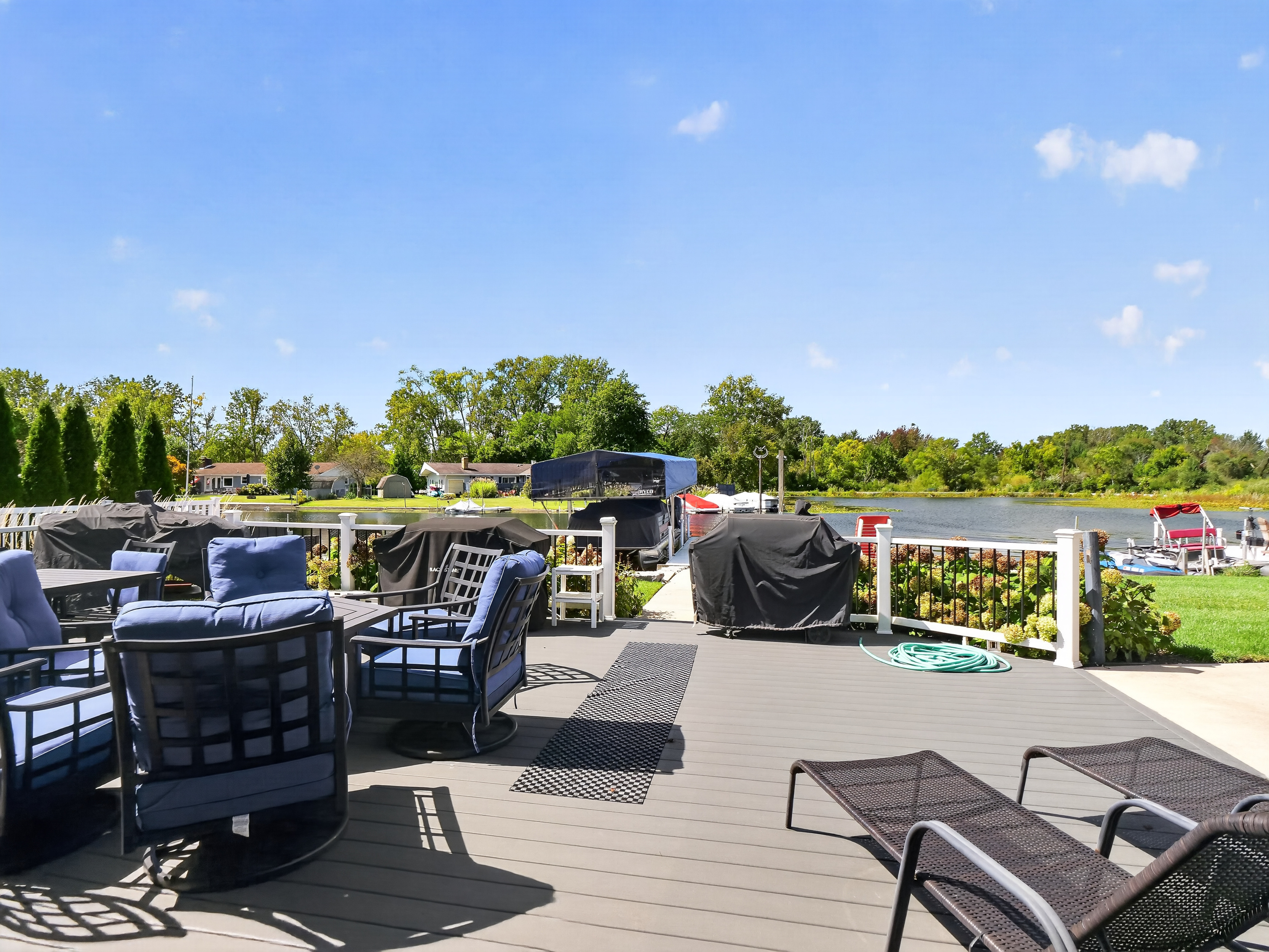  5 Bedroom Home with Lake Wawasee Channel Frontage - 物件實景