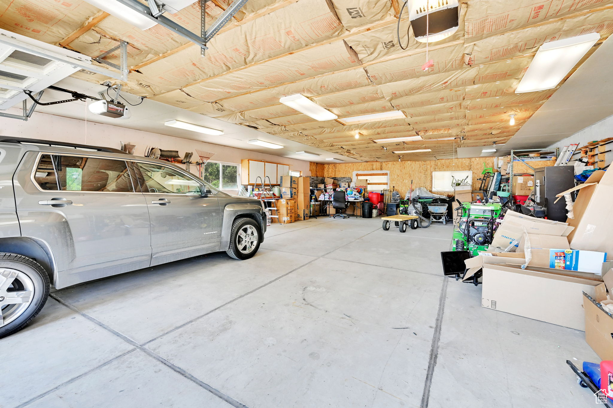 Farr West, Utah, 84404, United States, 4 Bedrooms Bedrooms, ,3 BathroomsBathrooms,Residential,For Sale,1865277