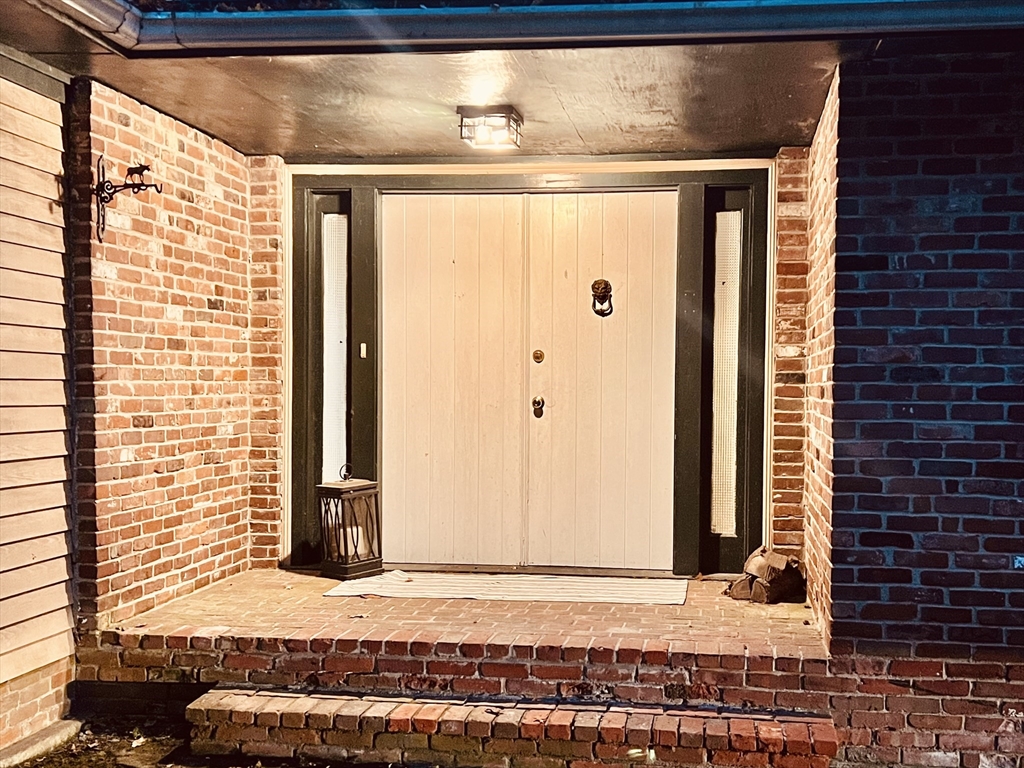 Rowley, Massachusetts, 01969, United States, 3 Bedrooms Bedrooms, ,1 BathroomBathrooms,Residential,For Sale,1988090