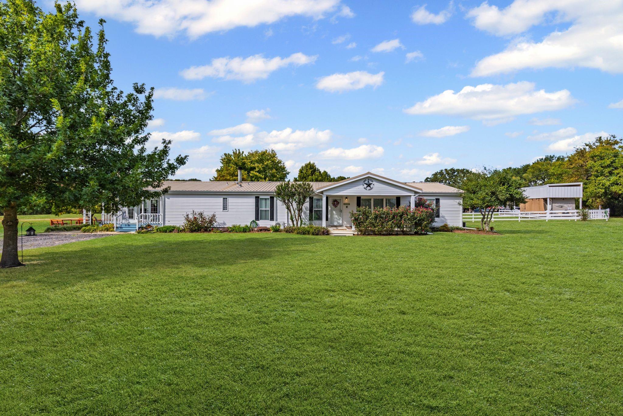 Campbell, Texas, 75422, United States, 4 Bedrooms Bedrooms, ,3 BathroomsBathrooms,Residential,For Sale,1983452