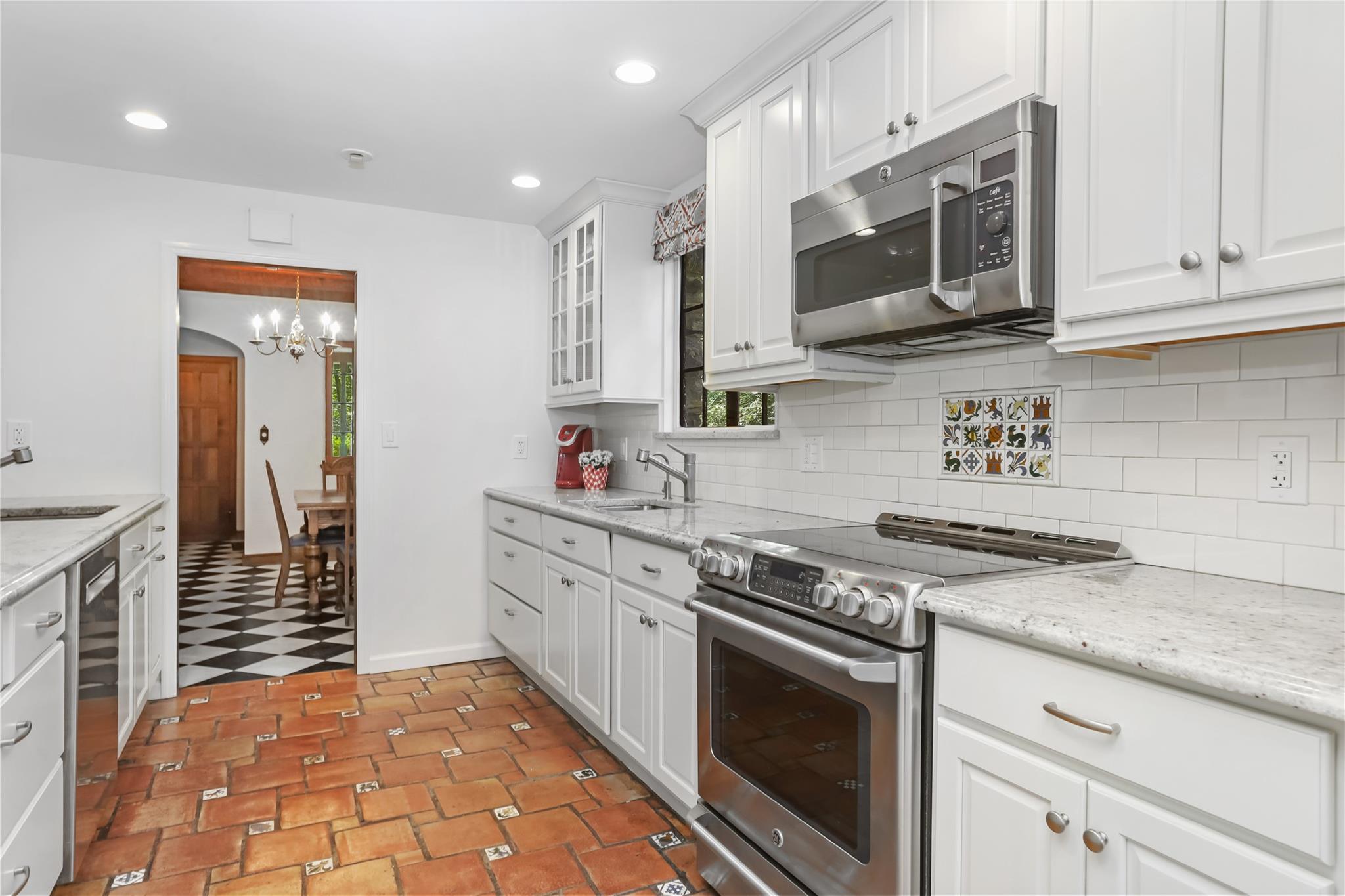 Pleasantville, New York, 10570, United States, 4 Bedrooms Bedrooms, ,4 BathroomsBathrooms,Residential,For Sale,1896096