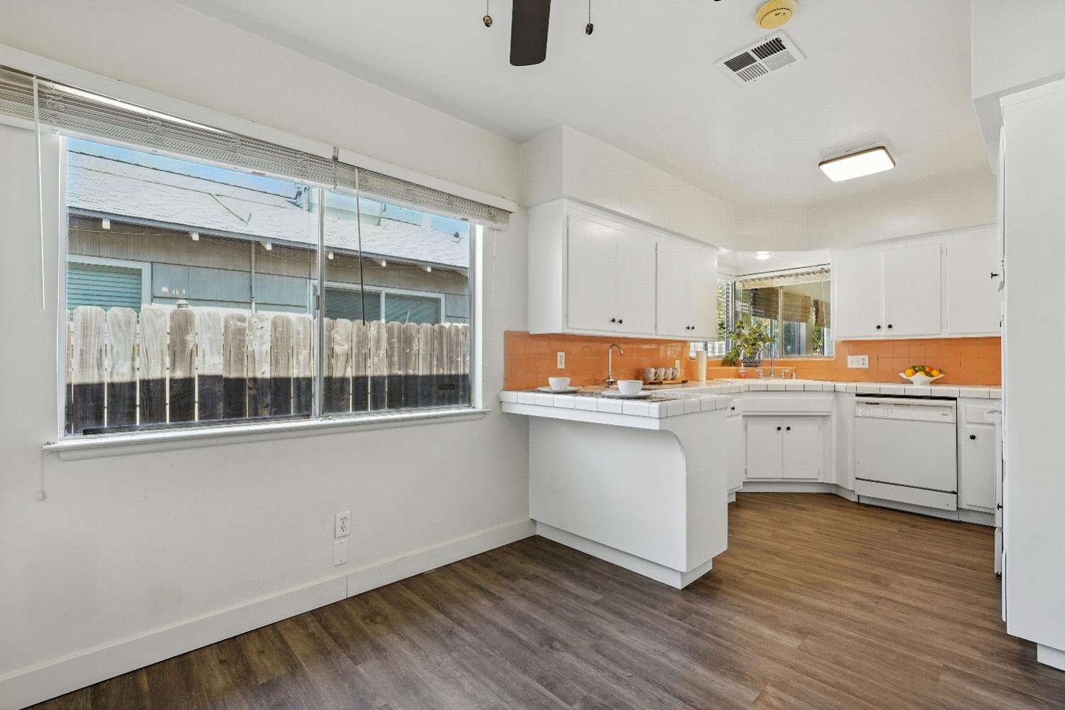 Sacramento, California, 95820, United States, 3 Bedrooms Bedrooms, ,2 BathroomsBathrooms,Residential,For Sale,1940182