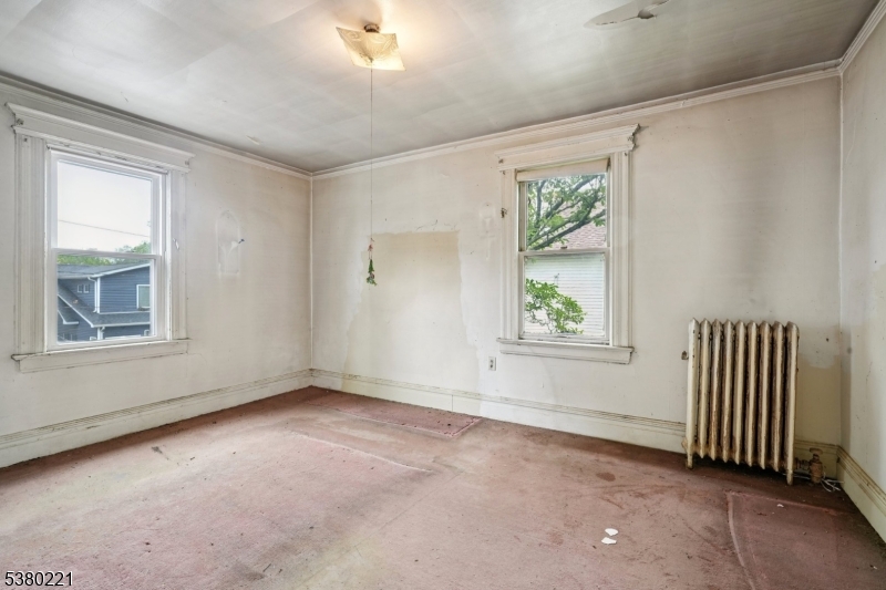 Maplewood Twp., New Jersey, 07040, United States, 5 Bedrooms Bedrooms, ,3 BathroomsBathrooms,Residential,For Sale,1933003