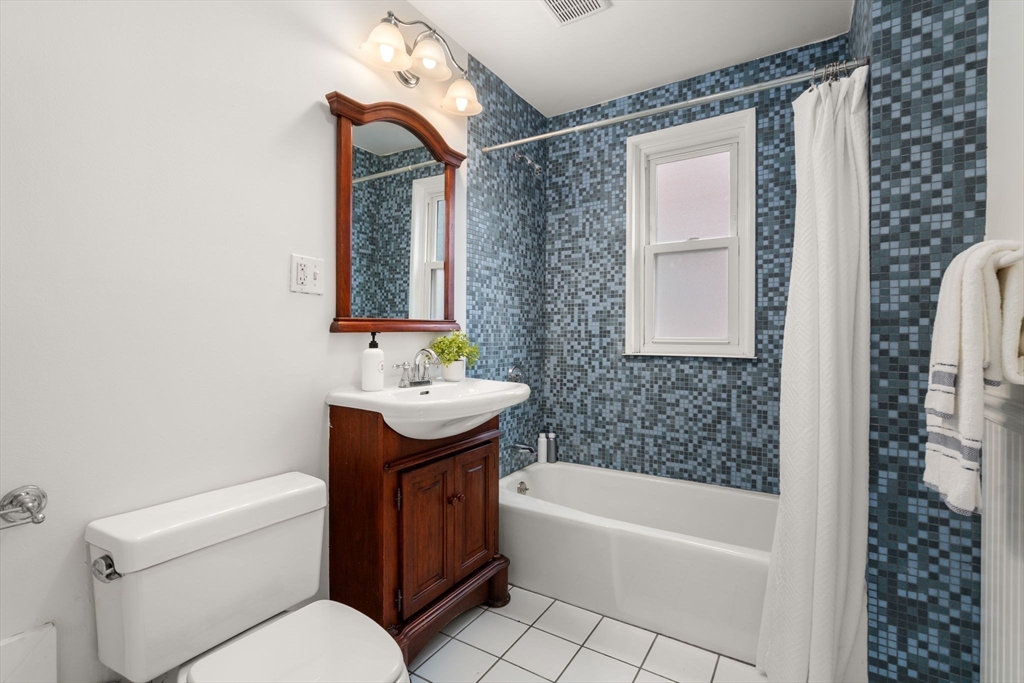 Cambridge, Massachusetts, 02140, United States, 2 Bedrooms Bedrooms, ,1 BathroomBathrooms,Residential,For Sale,1996055