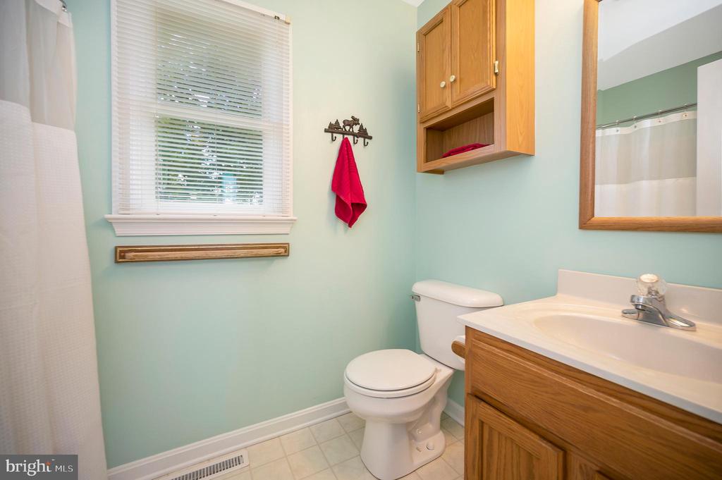 Hague, Virginia, 22469, United States, 4 Bedrooms Bedrooms, ,3 BathroomsBathrooms,Residential,For Sale,1944720