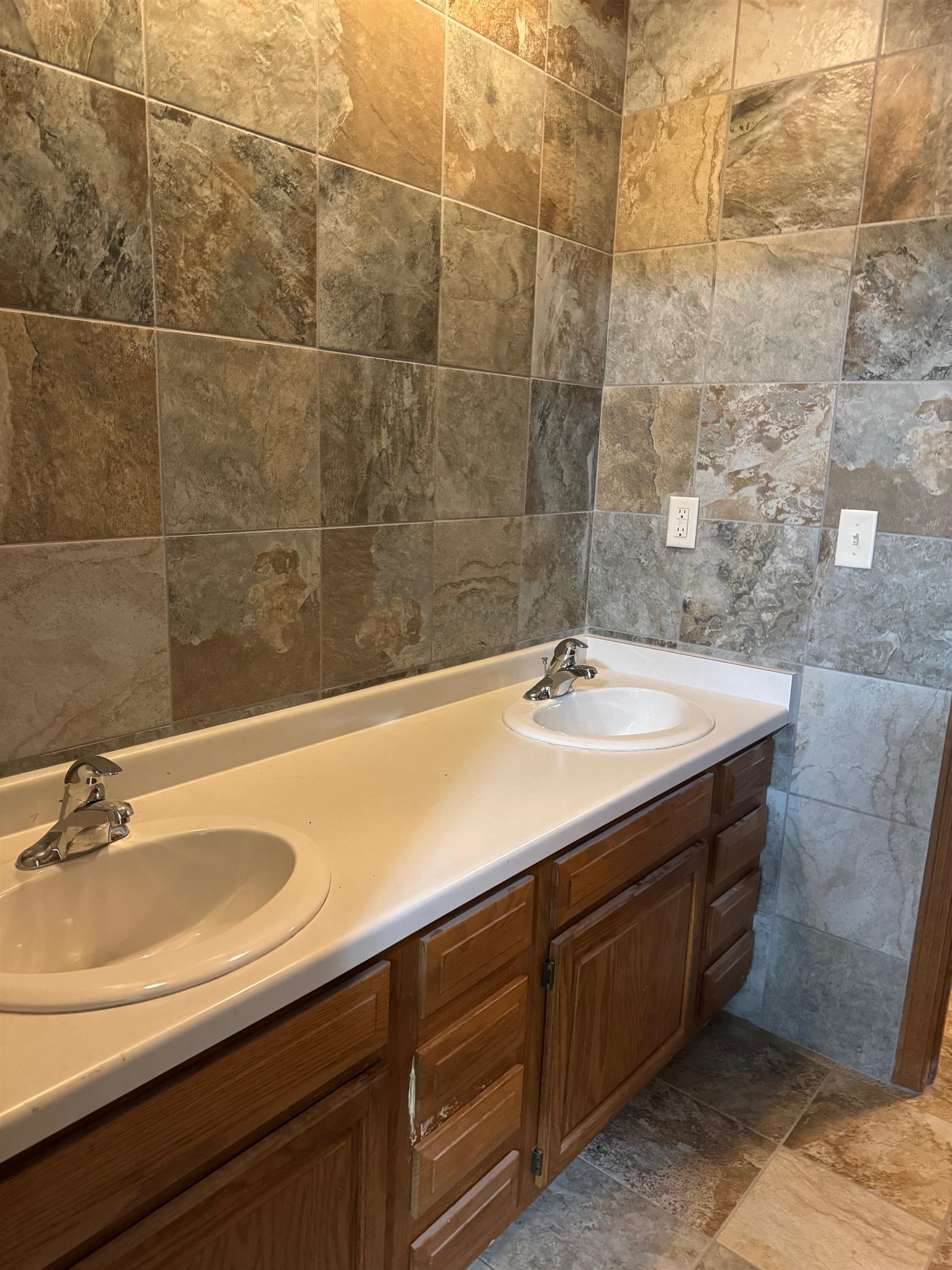 Janesville, Wisconsin, 53546, United States, 6 Bedrooms Bedrooms, ,5 BathroomsBathrooms,Residential,For Sale,1900550