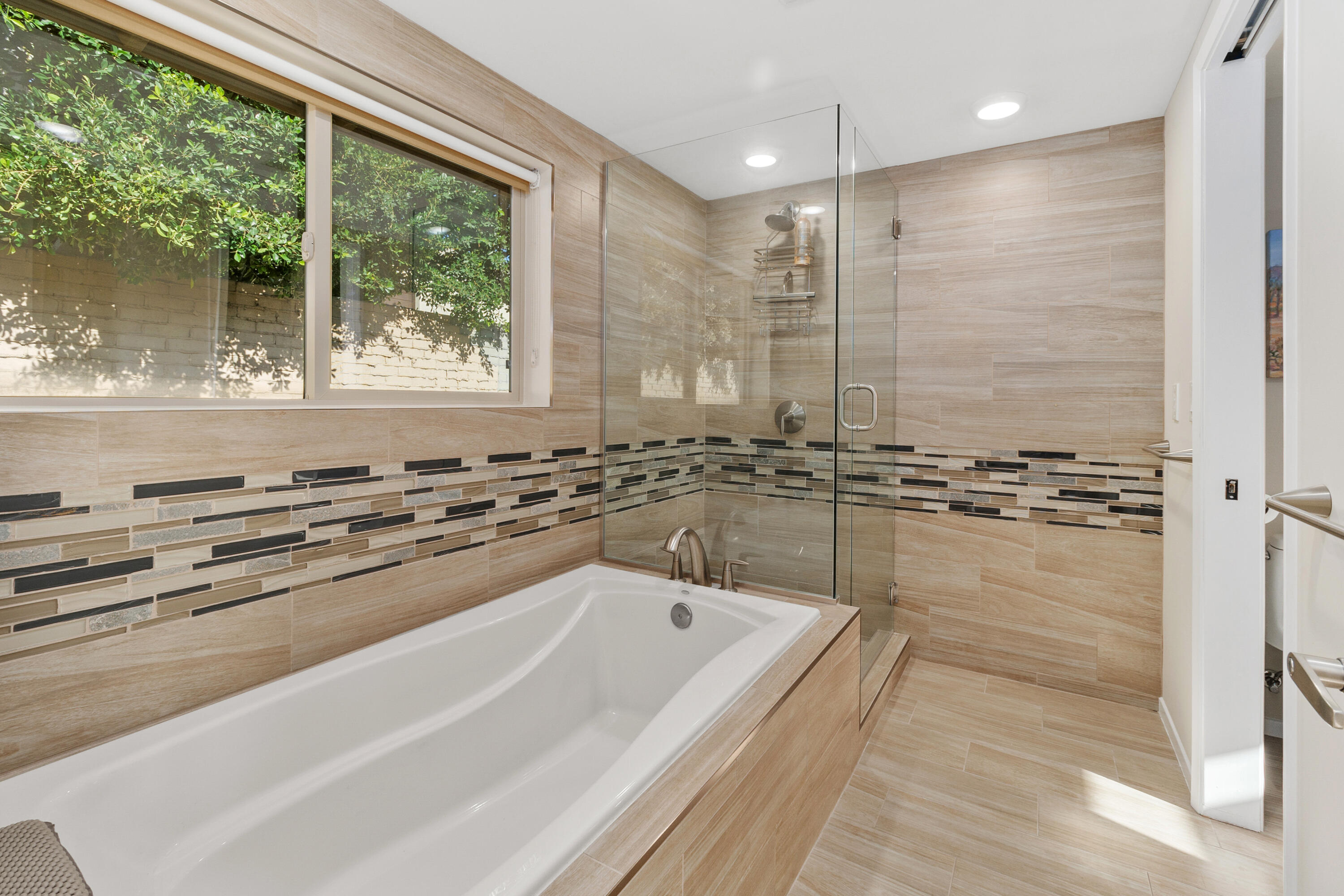 Rancho Mirage, California, 92270, United States, 3 Bedrooms Bedrooms, ,4 BathroomsBathrooms,Residential,For Sale,2001668