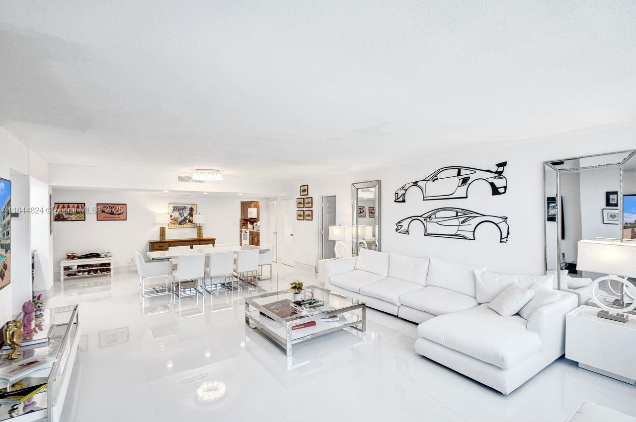 Miami Beach, Florida, 33140, United States, 2 Bedrooms Bedrooms, ,2 BathroomsBathrooms,Residential,For Sale,1907314