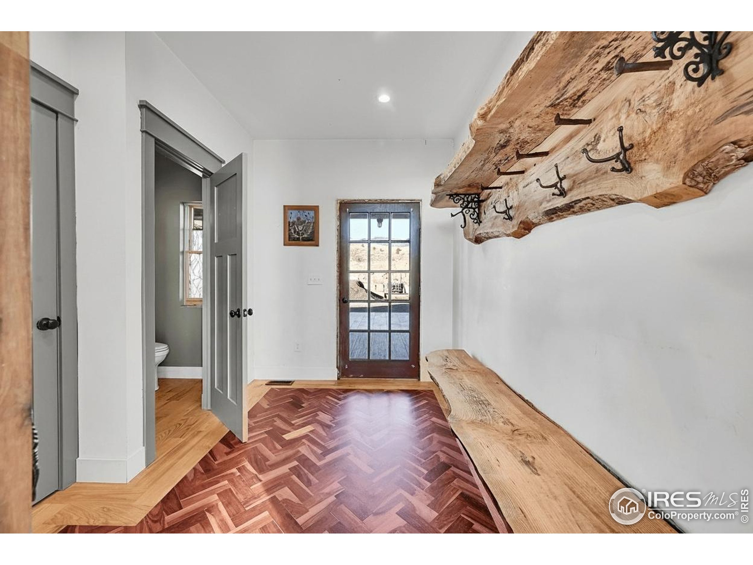 Lyons, Colorado, 80540, United States, 4 Bedrooms Bedrooms, ,2 BathroomsBathrooms,Residential,For Sale,1991914