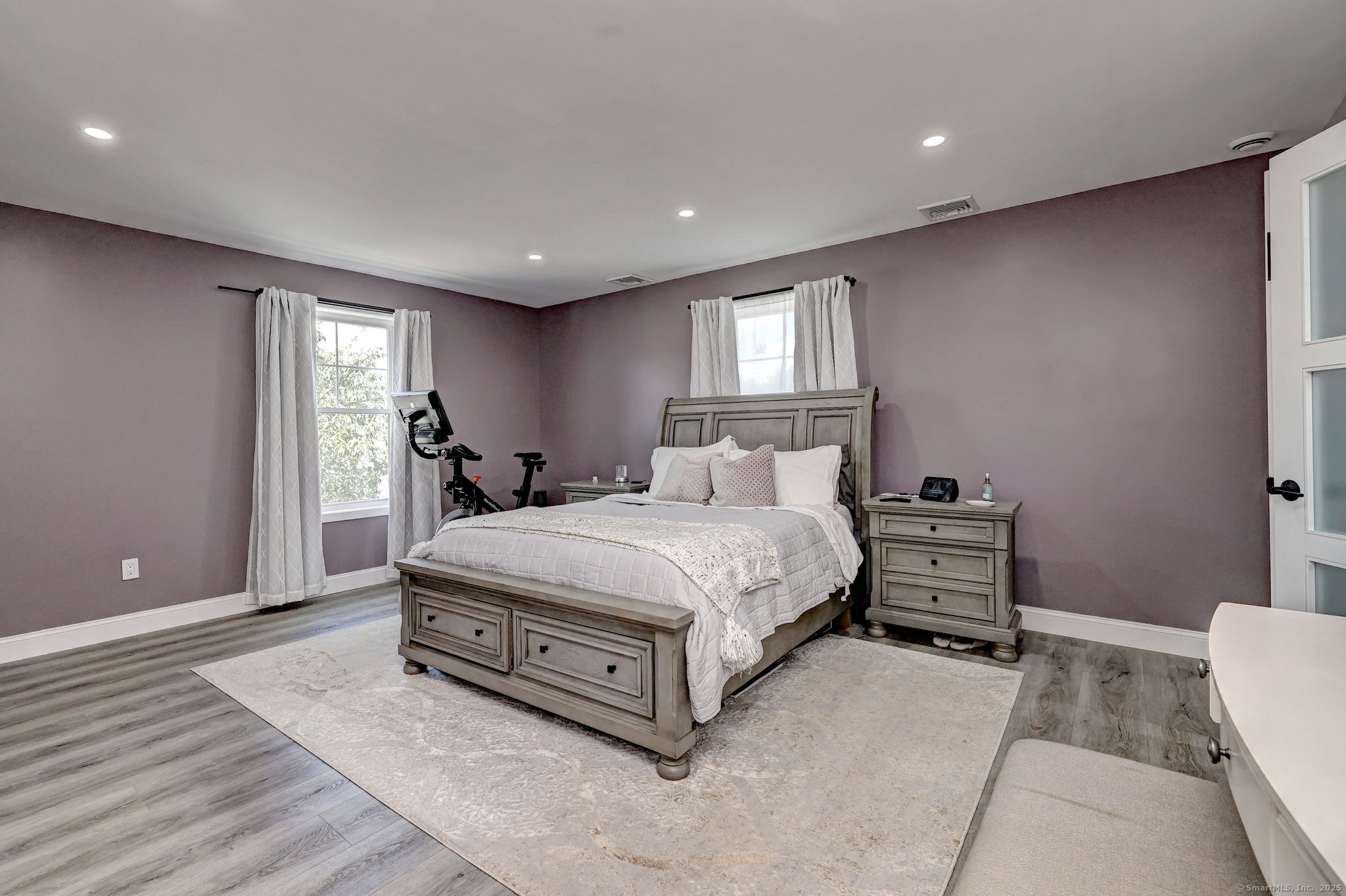 Milford, Connecticut, 06460, United States, 4 Bedrooms Bedrooms, ,3 BathroomsBathrooms,Residential,For Sale,1939362