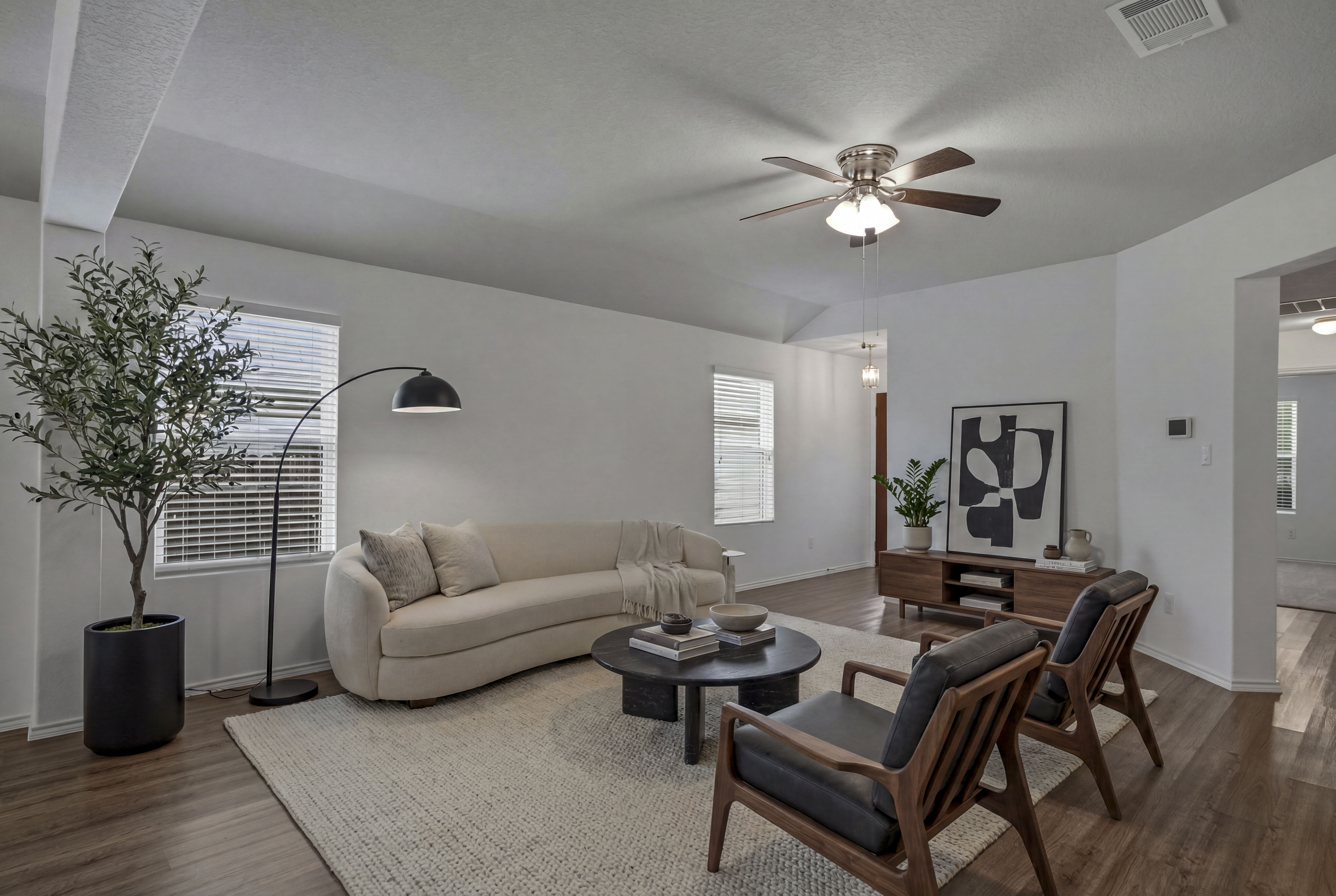  Beautifully Updated With Open Concept - 物件實景