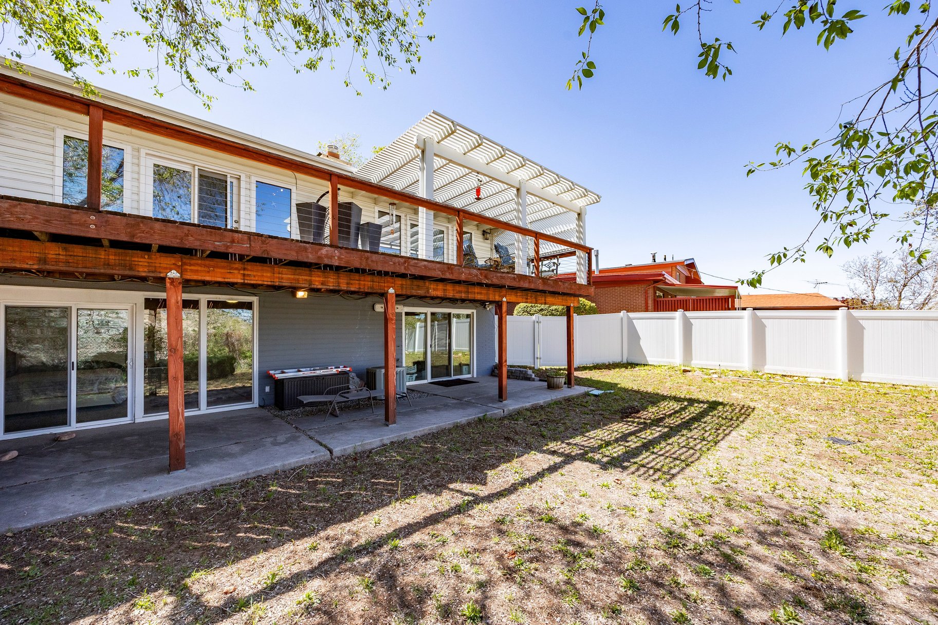  Backs Up to Open Space - 物件實景