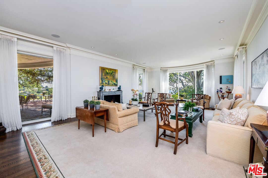 Los Angeles, California, 90077, United States, 7 Bedrooms Bedrooms, ,6 BathroomsBathrooms,Residential,For Sale,1819954