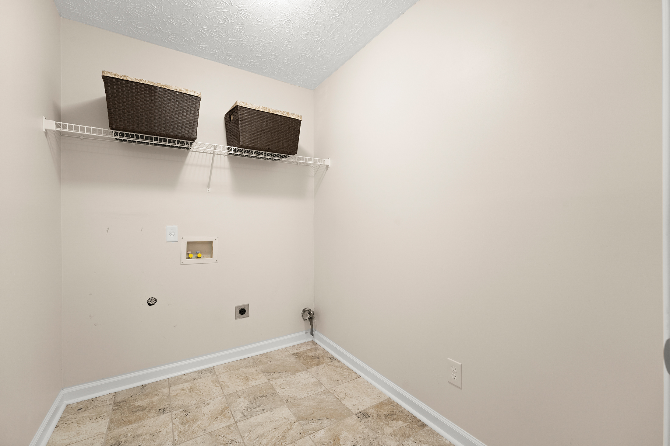  Immaculately Maintained, Brick-Front, Step-Less Ranch Home - 物件實景