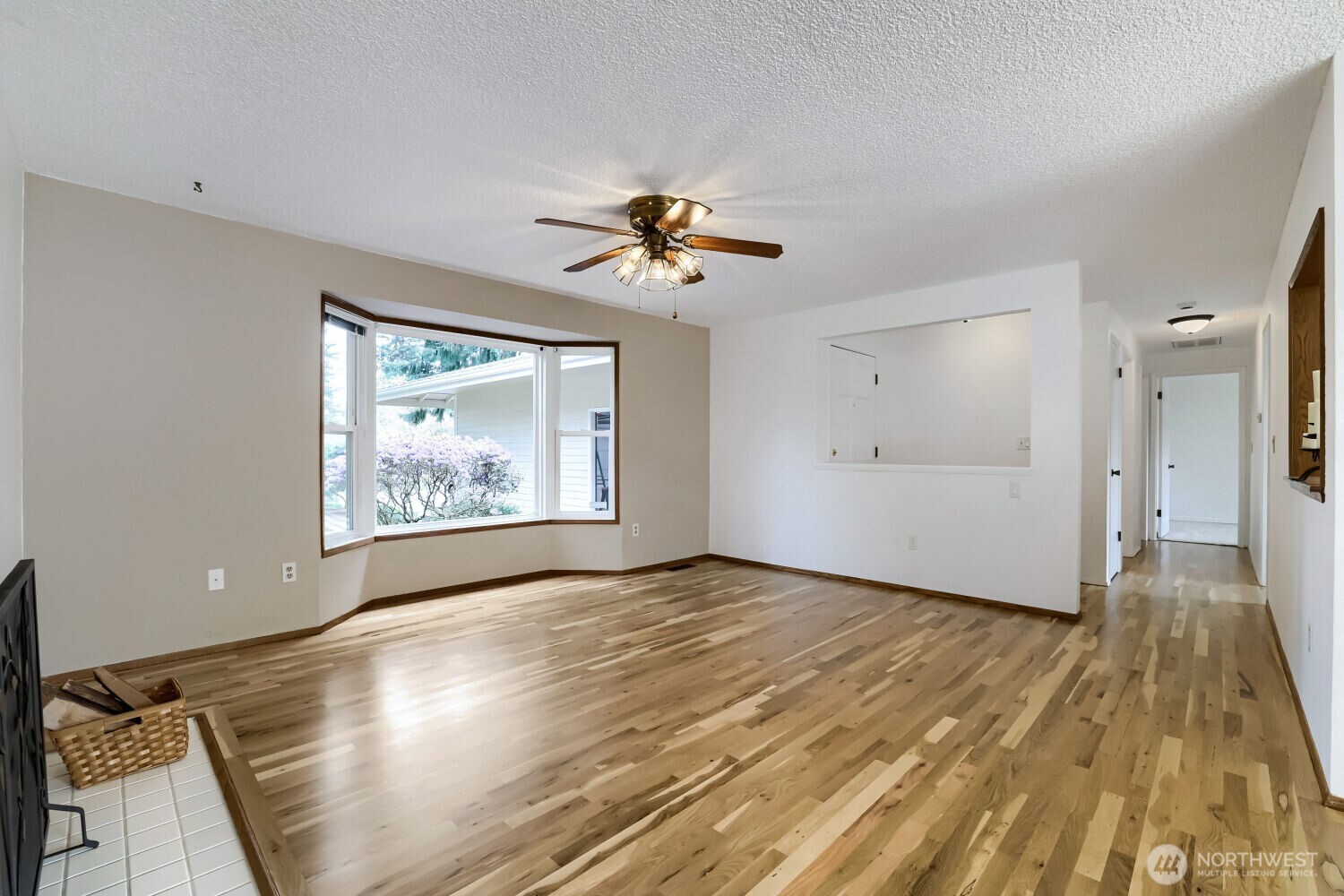Everett, Washington, 98208, United States, 3 Bedrooms Bedrooms, ,1 BathroomBathrooms,Residential,For Sale,2036475