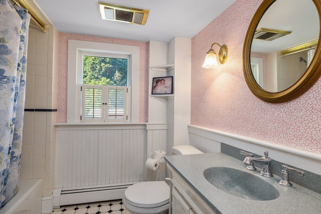 Amesbury, Massachusetts, 01913, United States, 5 Bedrooms Bedrooms, ,4 BathroomsBathrooms,Residential,For Sale,1992950