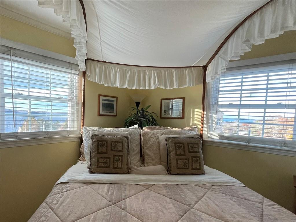 Tiverton, Rhode Island, 02878, United States, 4 Bedrooms Bedrooms, ,3 BathroomsBathrooms,Residential,For Sale,1995441