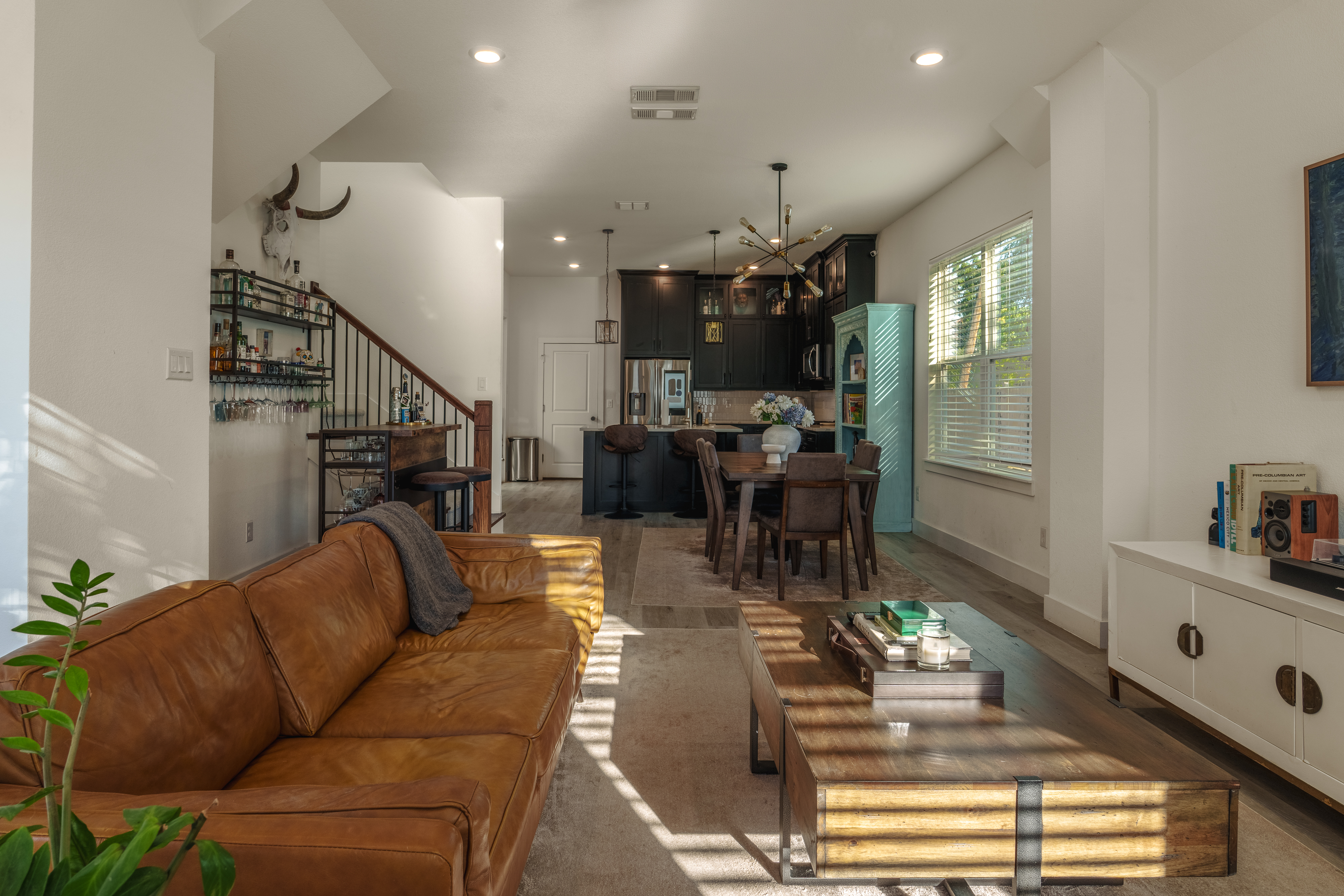  A 2021 modern on a fully gated corner lot near Trinity Groves - 物件實景