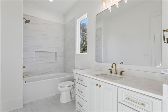 Metairie, Louisiana, 70005, United States, 6 Bedrooms Bedrooms, ,5 BathroomsBathrooms,Residential,For Sale,2010841