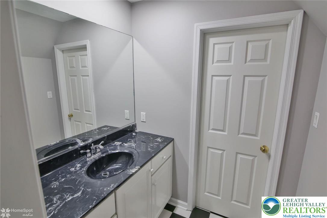 Palmer Twp, Pennsylvania, 18045, United States, 4 Bedrooms Bedrooms, ,4 BathroomsBathrooms,Residential,For Sale,1898728