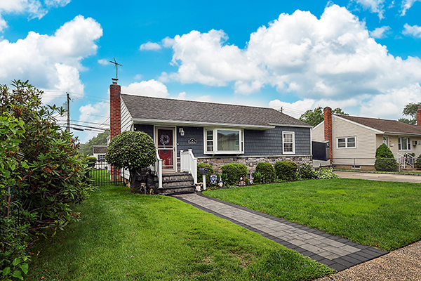 Massapequa, New York, 11758, United States, 3 Bedrooms Bedrooms, ,2 BathroomsBathrooms,Residential,For Sale,1974193