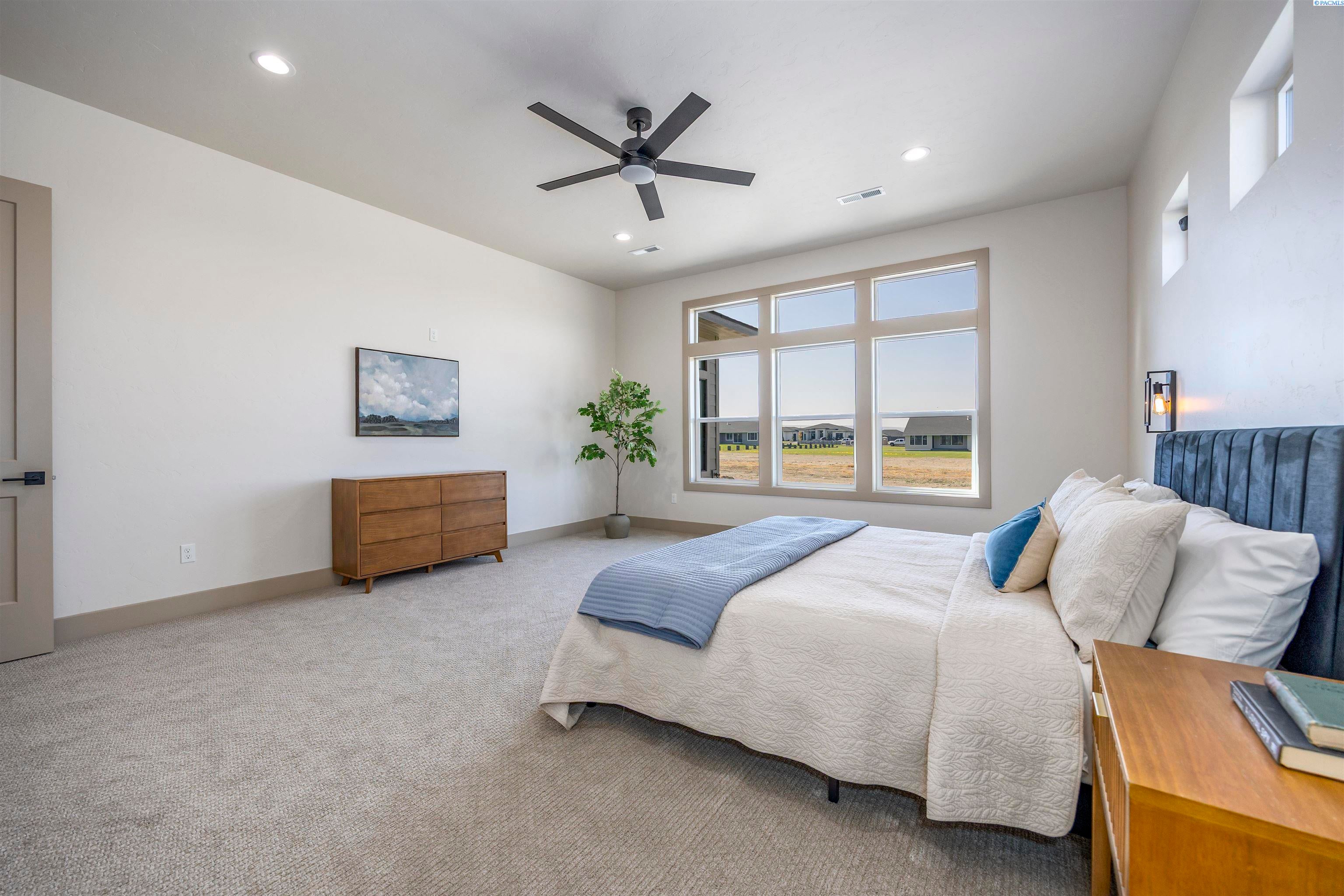 Kennewick, Washington, 99338, United States, 4 Bedrooms Bedrooms, ,3 BathroomsBathrooms,Residential,For Sale,2002511