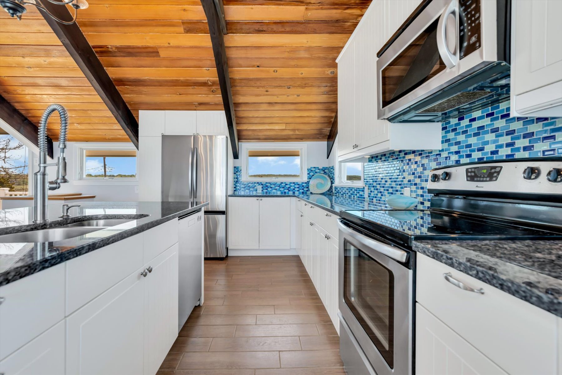  An Exceptional Waterfront Property - 物件實景