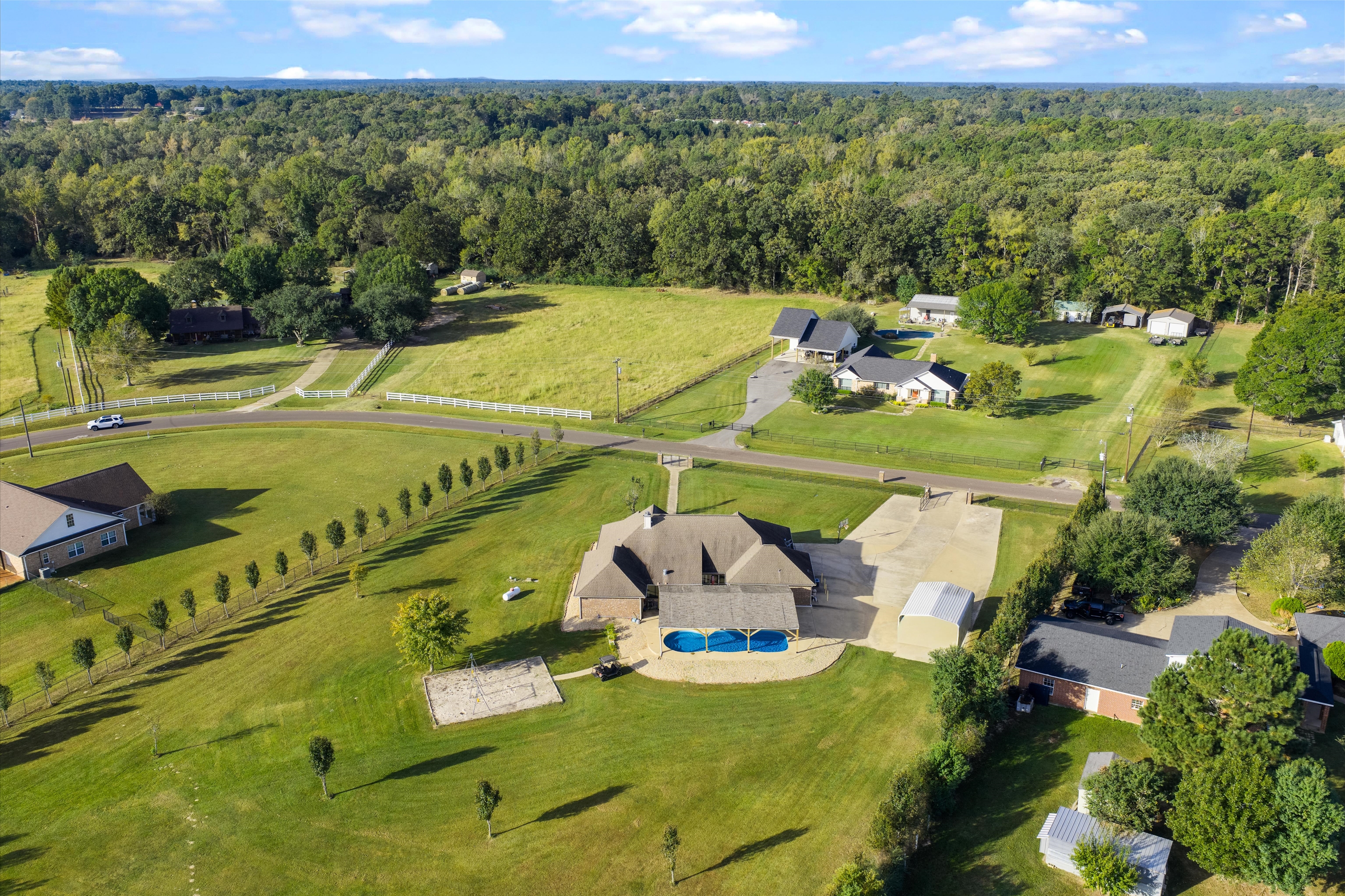 Henderson, Texas, 75654, United States, 5 Bedrooms Bedrooms, ,3 BathroomsBathrooms,Residential,For Sale,1983255