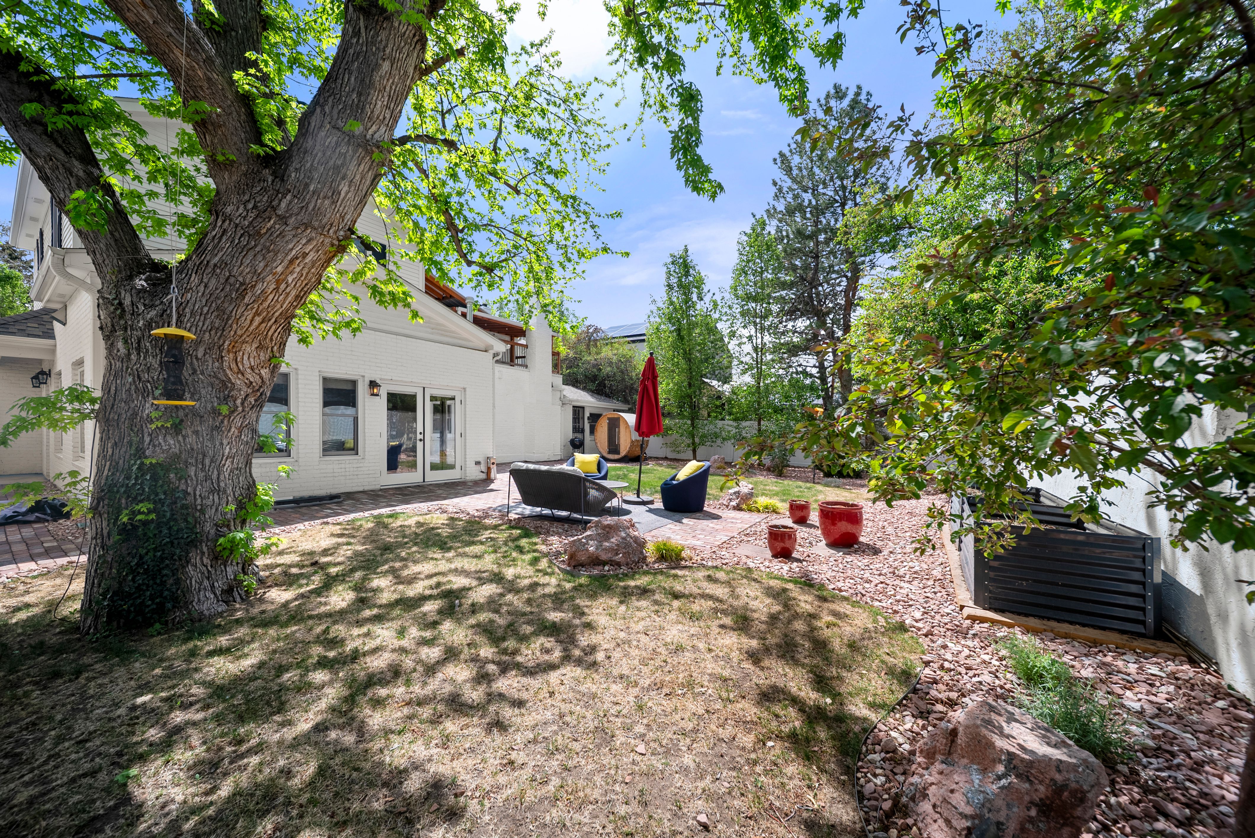  This Home Blends Historic Character with Modern Functionality - 物件實景