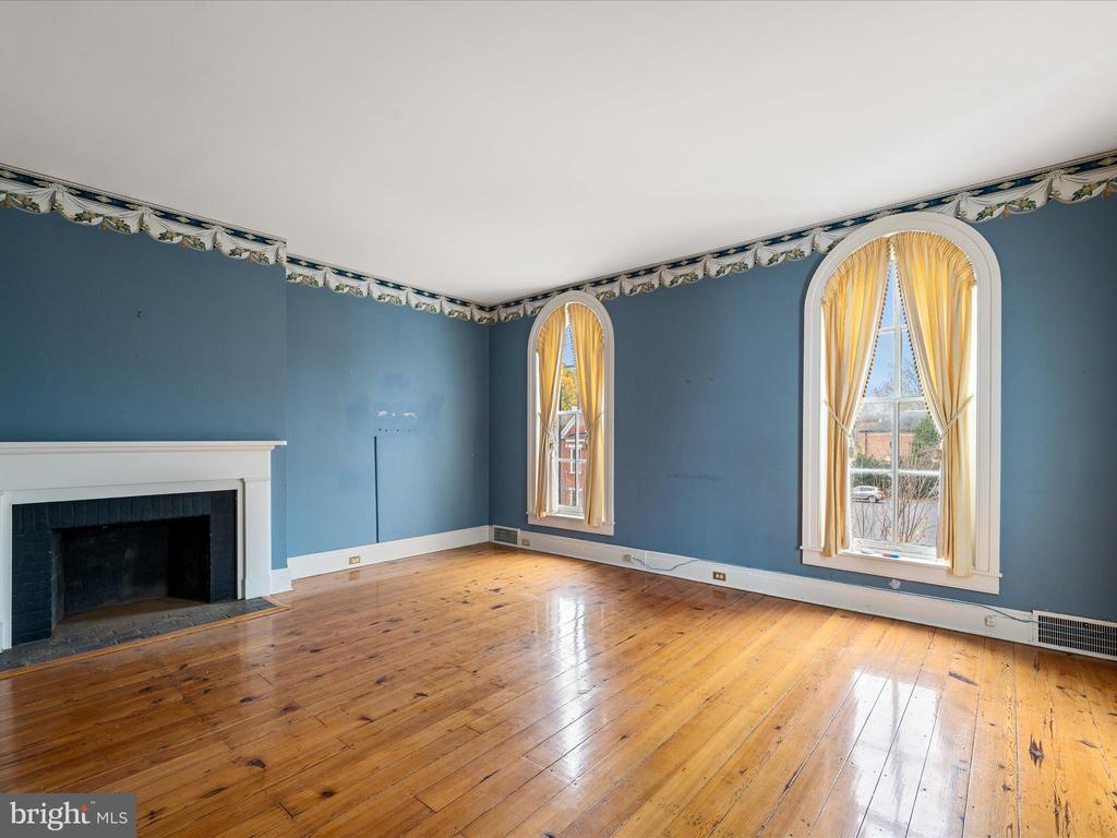 230 W Boscawen Street, Winchester, Virginia, 22601, United States, ,Residential,For Sale,230 W Boscawen Street,1660726