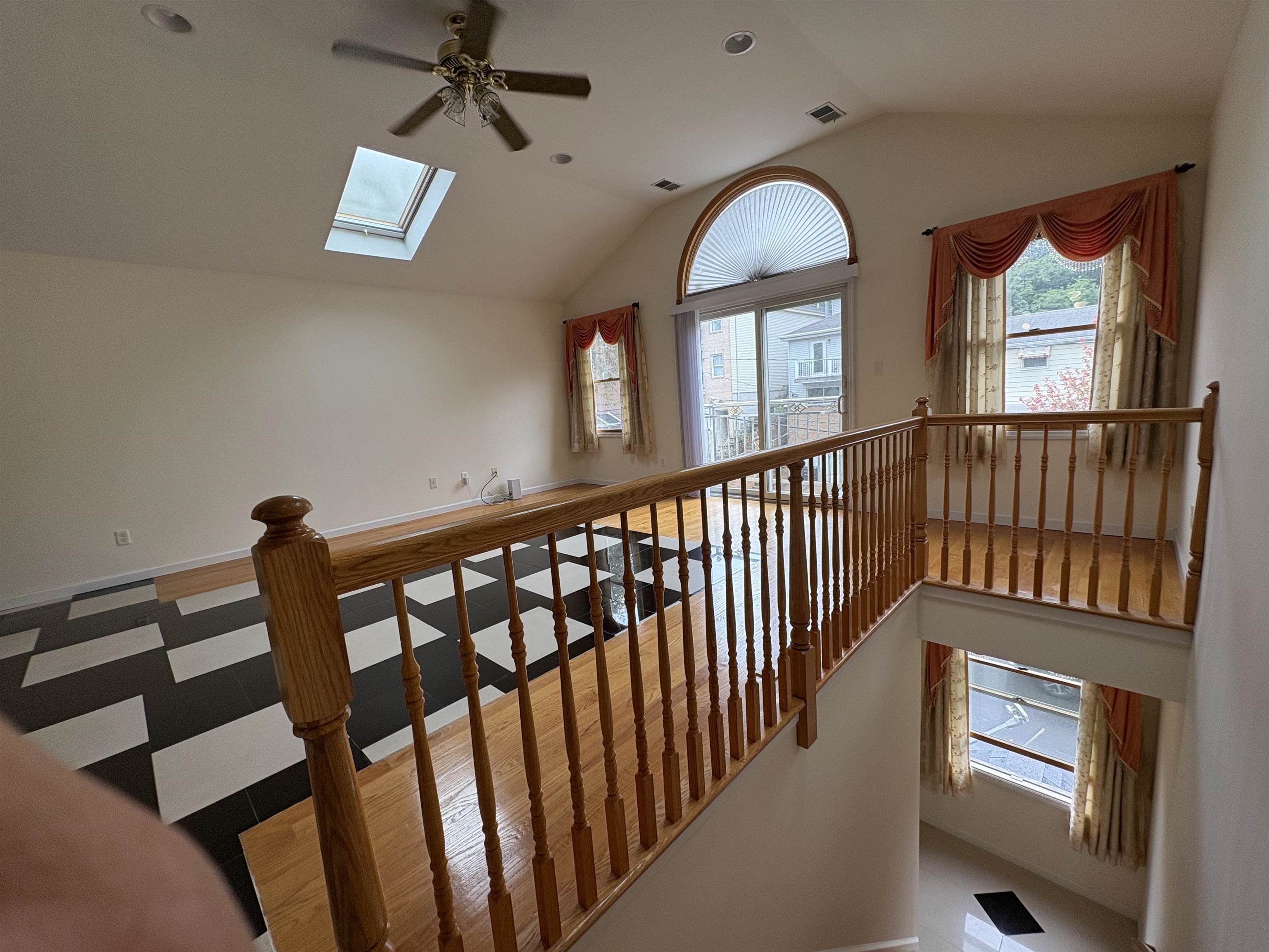 Jc, Heights, New Jersey, 07307, United States, 6 Bedrooms Bedrooms, ,6 BathroomsBathrooms,Residential,For Sale,1979354