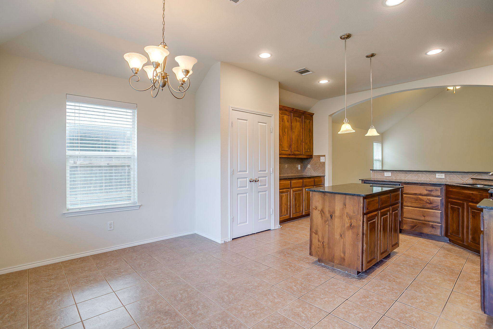  637 Brooks Street, Crowley, TX, 76036 - 物件實景