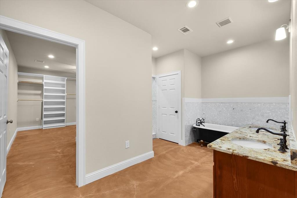 Weatherford, Texas, 76088, United States, 4 Bedrooms Bedrooms, ,3 BathroomsBathrooms,Residential,For Sale,1974322