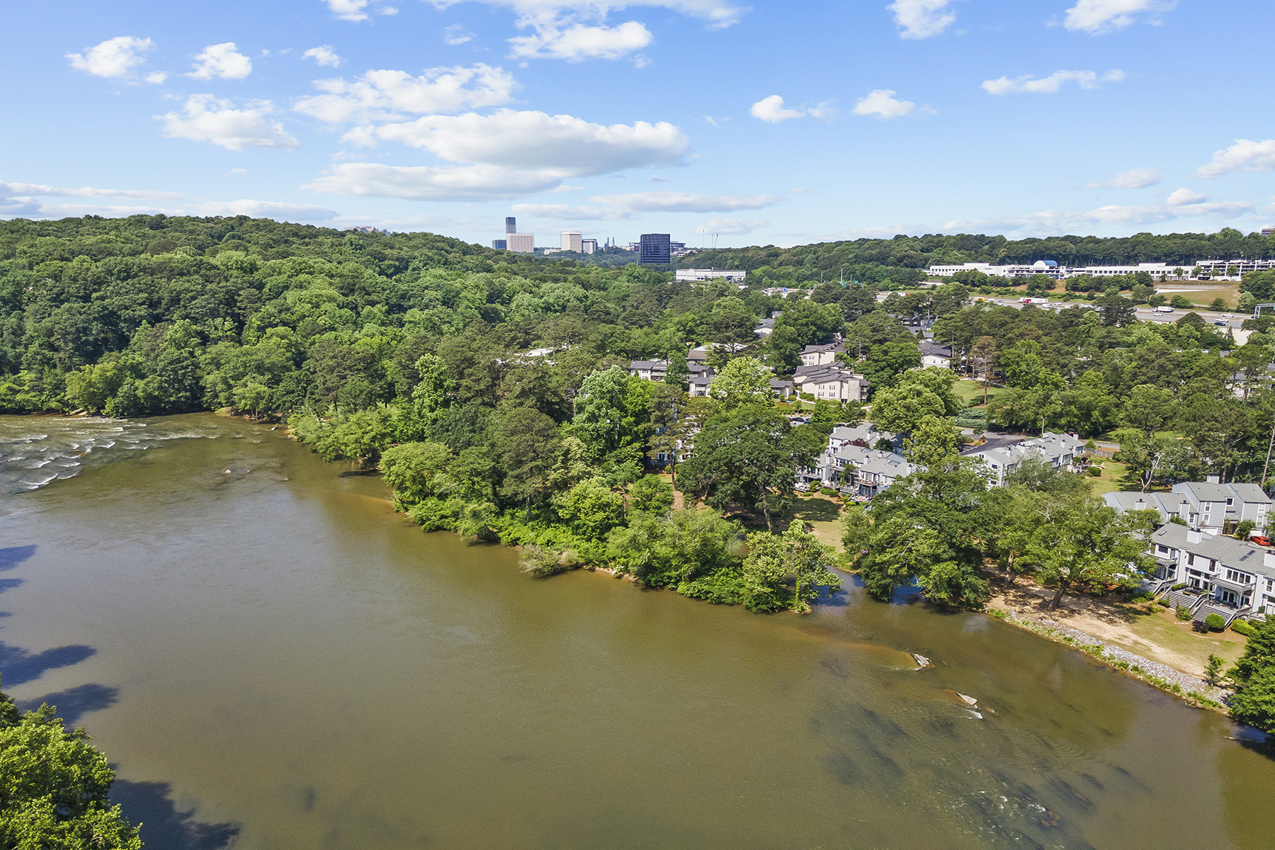  Mid-Century Modern Townhome in Gated Community Along The Chattahoochee River - 物件實景