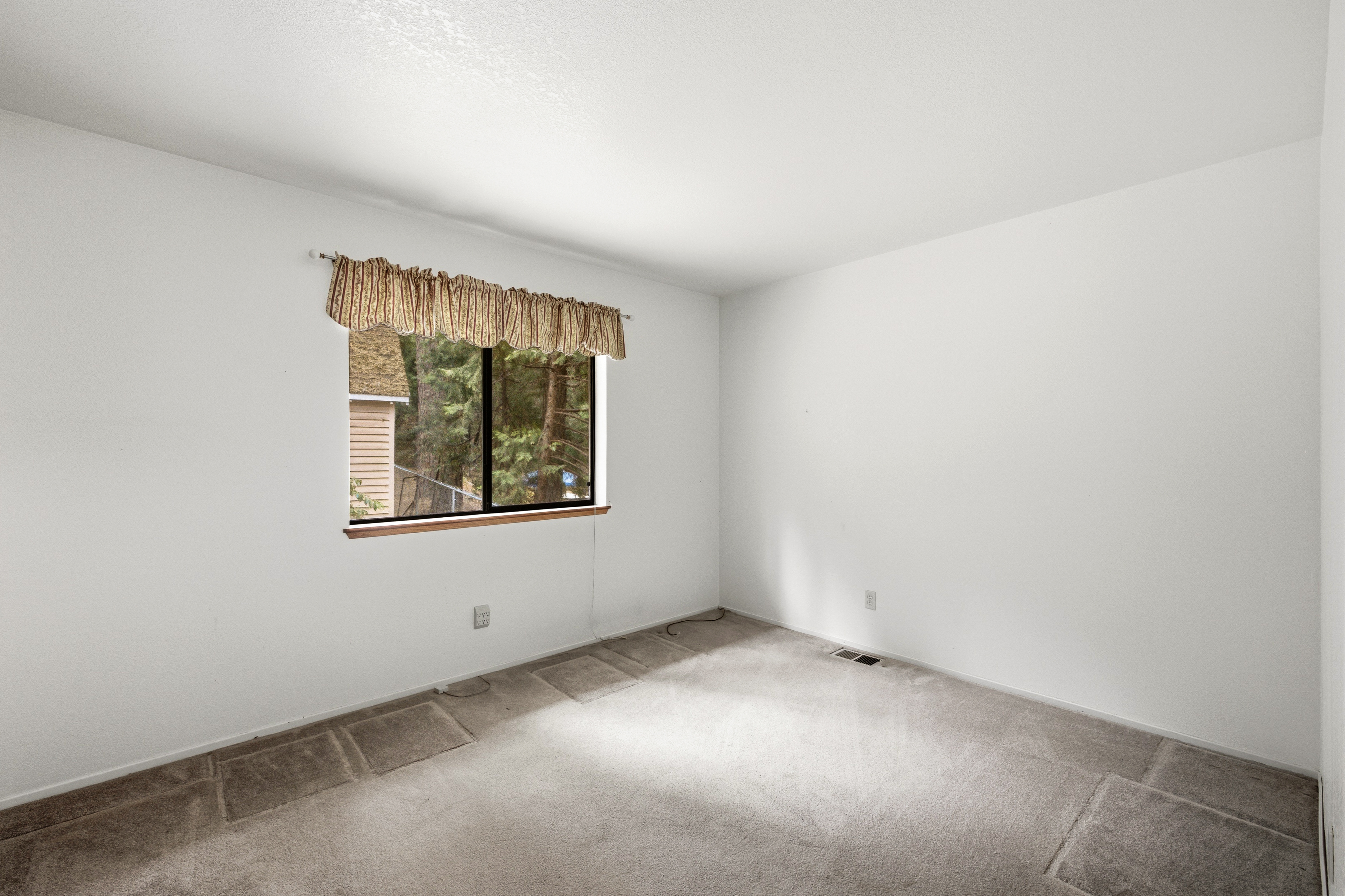  5648 Vacation Boulevard, Somerset, CA 95684 - 物件實景