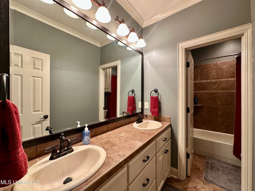 Clinton, Mississippi, 39056, United States, 4 Bedrooms Bedrooms, ,3 BathroomsBathrooms,Residential,For Sale,1998681