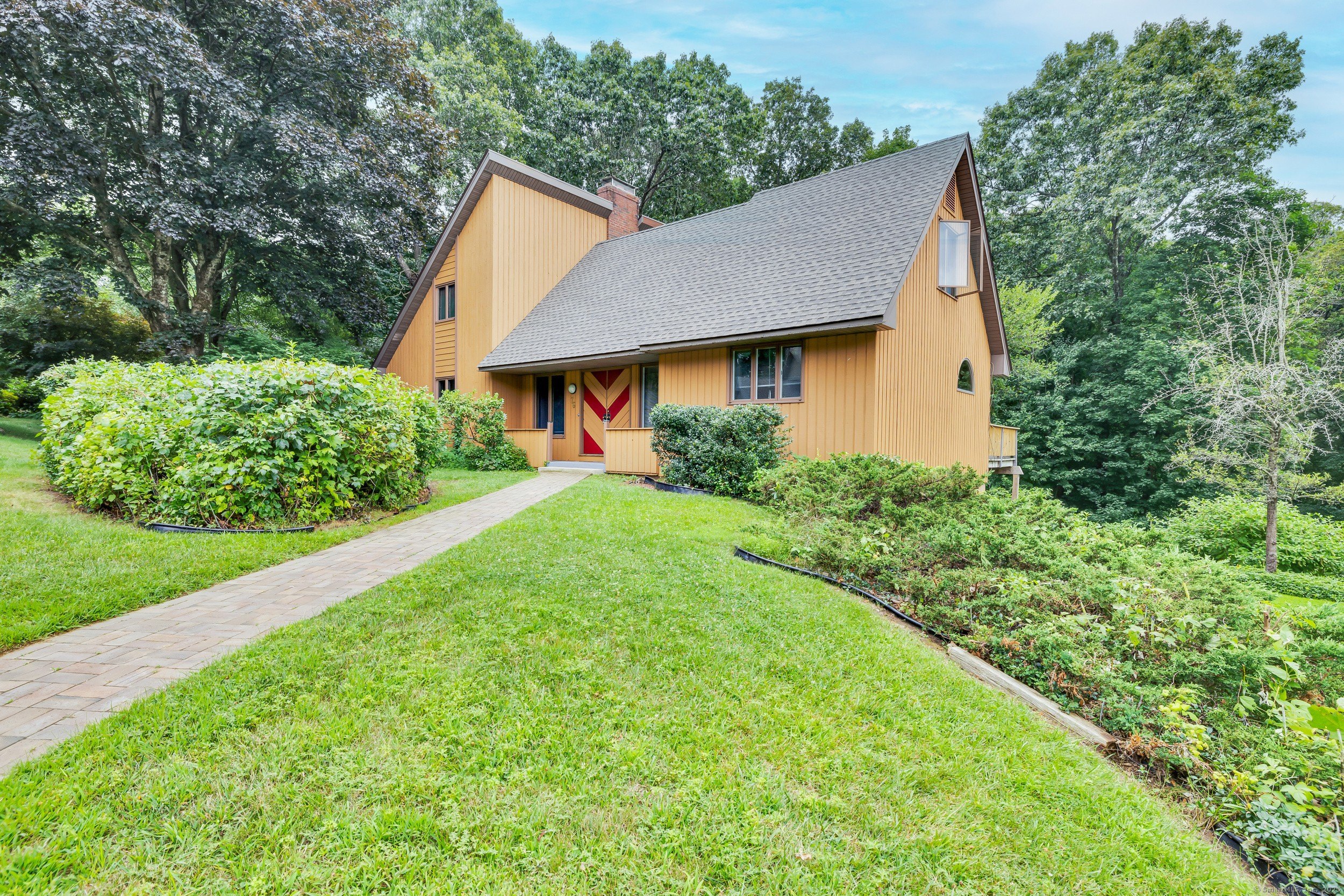 Kent Dr, Manchester, CT 06042