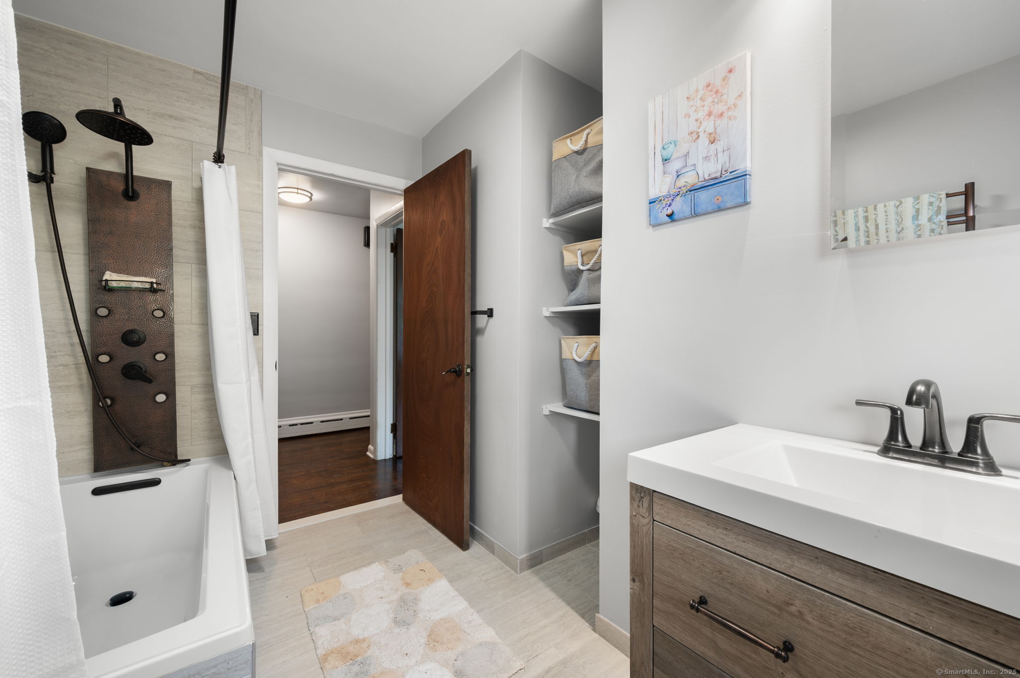 New London, Connecticut, 06320, United States, 3 Bedrooms Bedrooms, ,Residential,For Sale,1942755