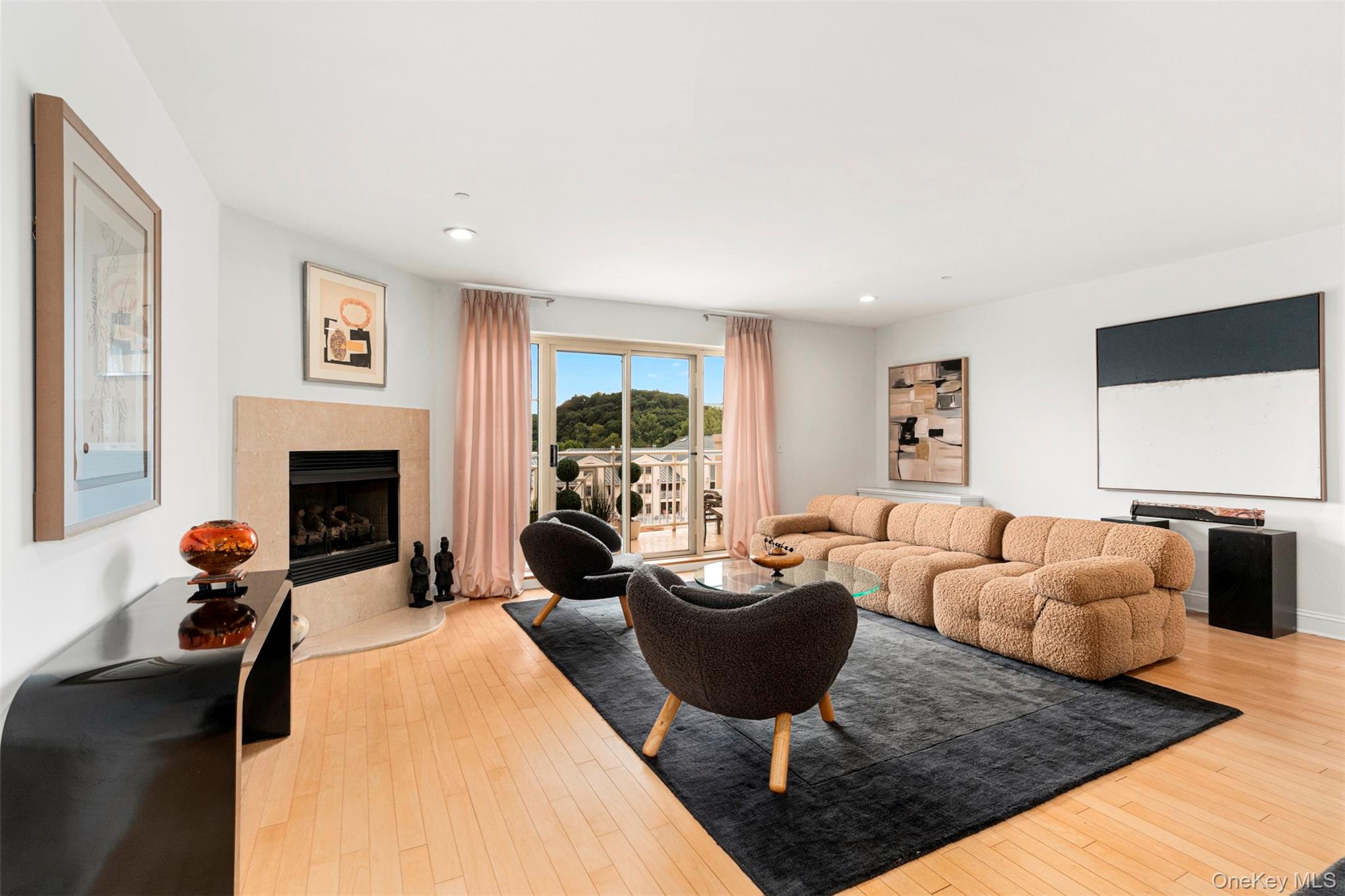 Piermont, New York, 10968, United States, 2 Bedrooms Bedrooms, ,3 BathroomsBathrooms,Residential,For Sale,1941803