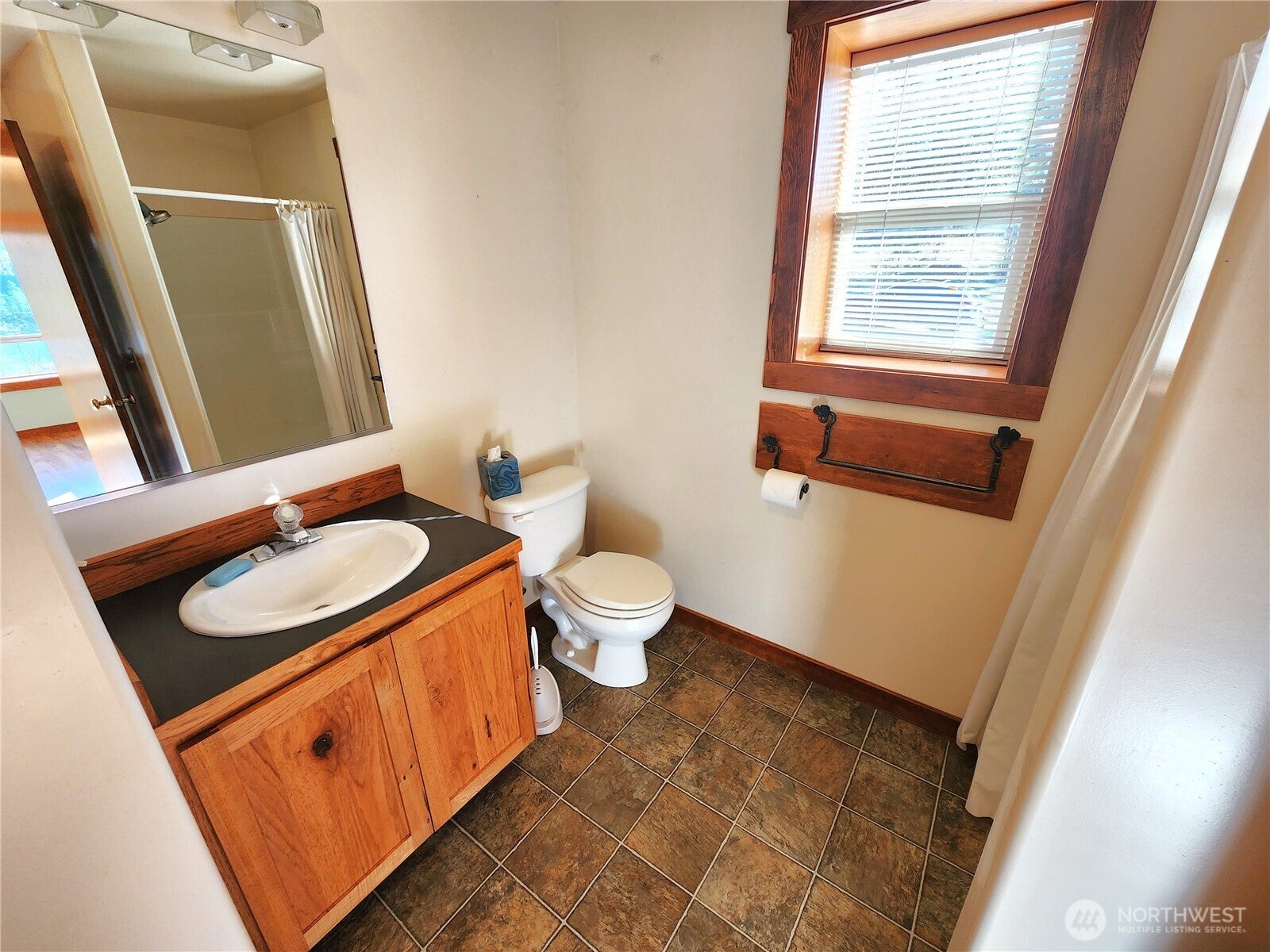 Oroville, Washington, 98844, United States, 2 Bedrooms Bedrooms, ,Residential,For Sale,2001782