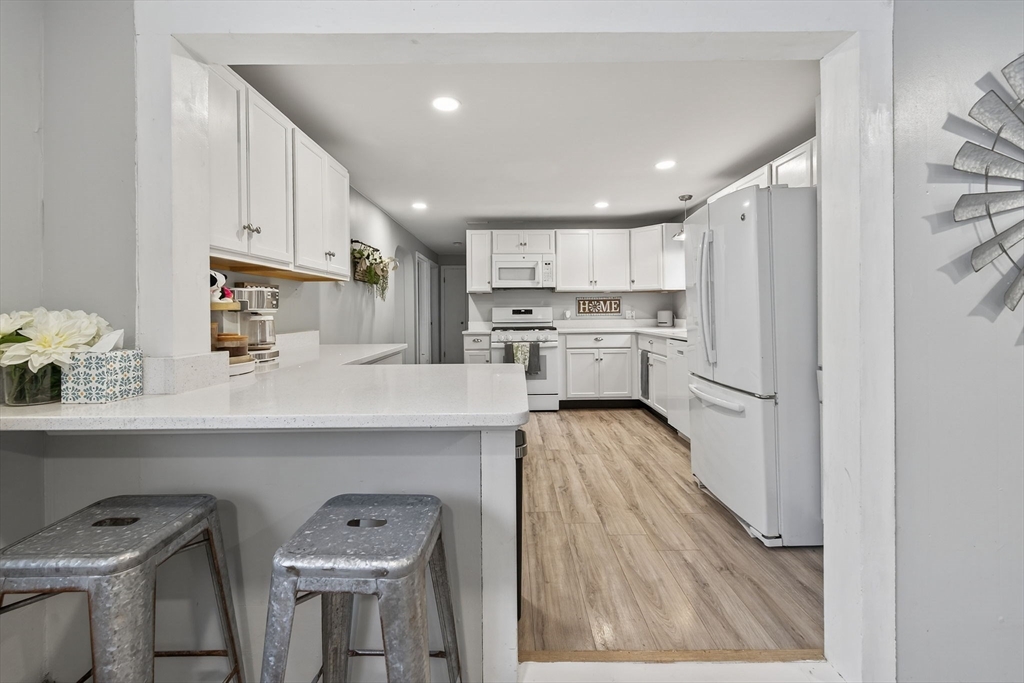 Dracut, Massachusetts, 01826, United States, 4 Bedrooms Bedrooms, ,2 BathroomsBathrooms,Residential,For Sale,1937209