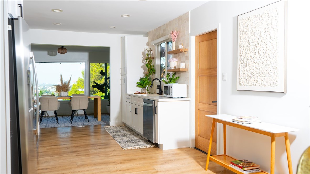 Los Angeles, California, 90027, United States, 3 Bedrooms Bedrooms, ,3 BathroomsBathrooms,Residential,For Sale,1980837