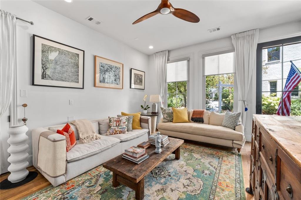 Atlanta, Georgia, 30324, United States, 3 Bedrooms Bedrooms, ,3 BathroomsBathrooms,Residential,For Sale,1948328