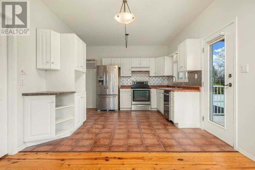 VERNON, British Columbia, V1H 1J9, CA, 6 Bedrooms Bedrooms, ,3 BathroomsBathrooms,Residential,For Sale,1858215