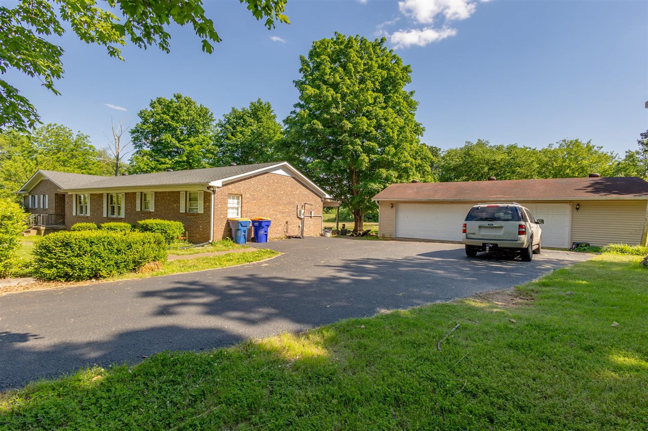 Bowling Green, Kentucky, 42101, United States, 4 Bedrooms Bedrooms, ,3 BathroomsBathrooms,Residential,For Sale,1839985