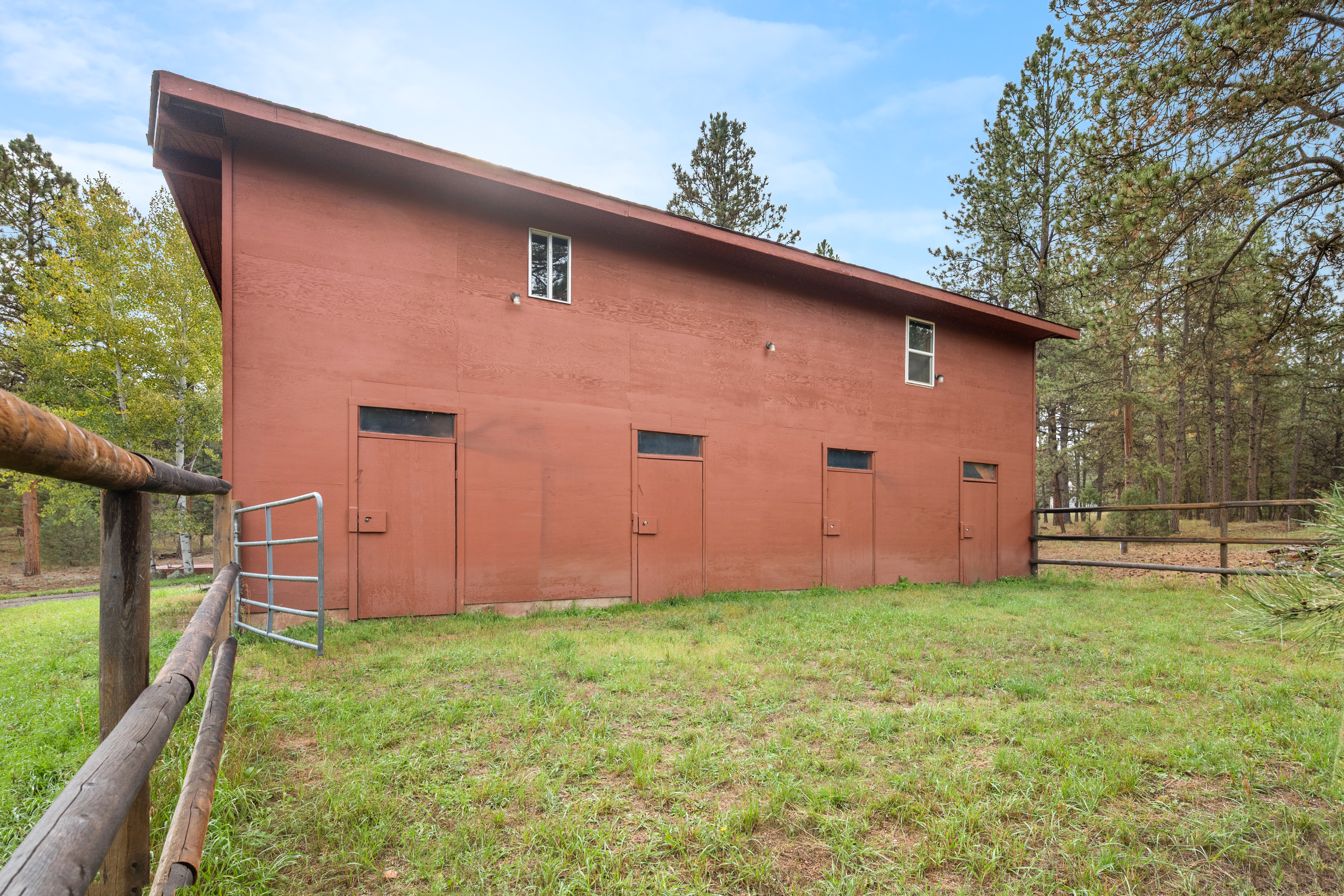 10-Acre Colorado Home & Barn Retreat – Trail Access & Mountain Views - 物件實景