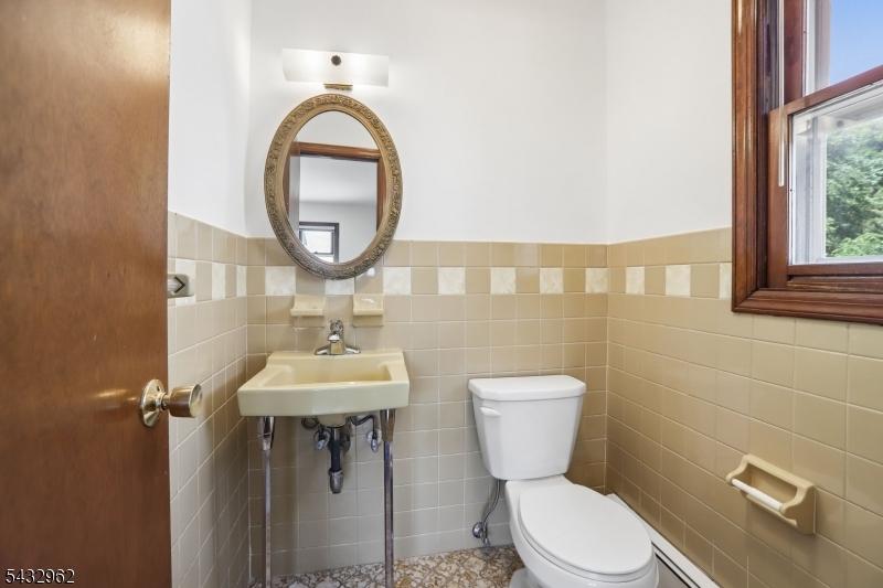 South Hackensack Twp., New Jersey, 07606-1533, United States, 5 Bedrooms Bedrooms, ,Residential,For Sale,2048539