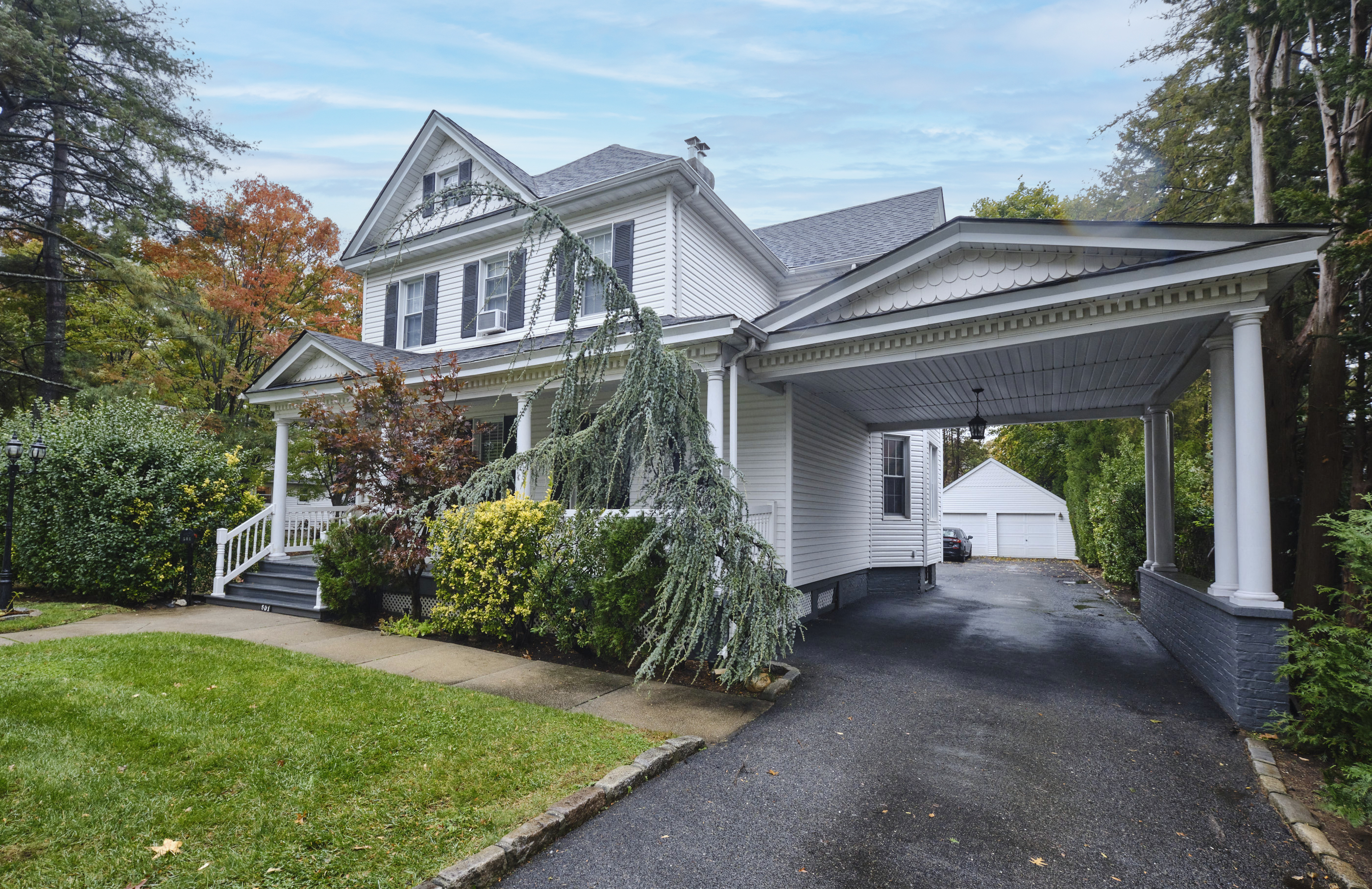 Floral Park, New York, 11001, United States, 3 Bedrooms Bedrooms, ,1 BathroomBathrooms,Residential,For Sale,1988885