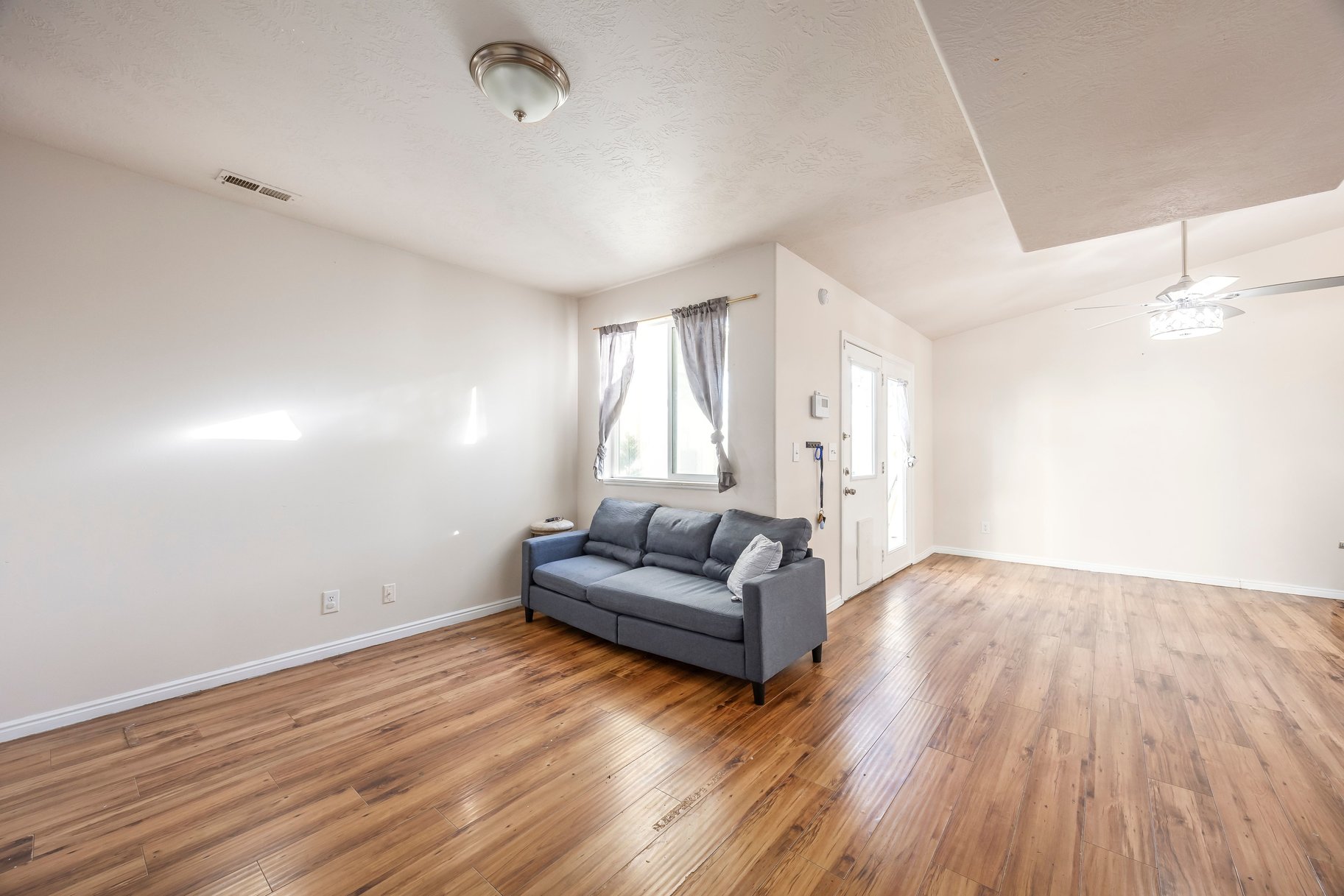  Main-Floor Primary Living with Resort-Style Amenities - 物件實景