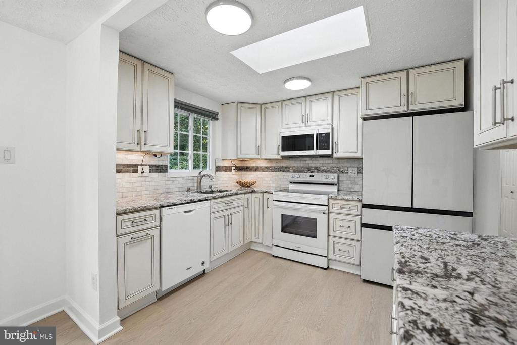 Woodbridge, Virginia, 22191, United States, 3 Bedrooms Bedrooms, ,3 BathroomsBathrooms,Residential,For Sale,1908245